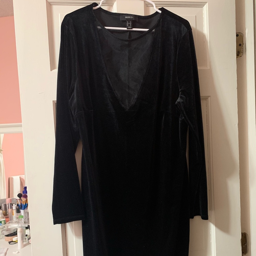 PLUS SIZE VELVET DRESS IN BLACK WITH SHEER CHEST